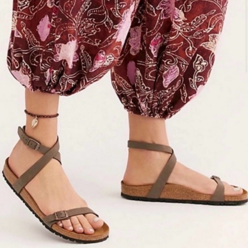 Birkenstock Dalola Flat Strappy Sandals Mocha Brown Women’s sandals